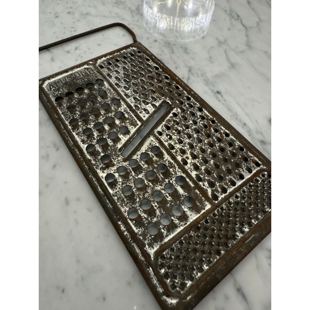 Vintage Metal Farmhouse Retro Rustic Kitchen Cheese Grater Wall Decor All in One - Picture 3 of 3